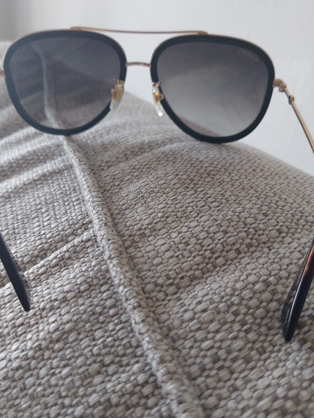 Gucci Gold Frame Black Sunglasses with Red Trim - Picture 4 of 9
